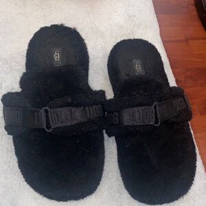UGG Black Fluffy Men’s Slides Size 12!
Super Comfortable and Lightweight!